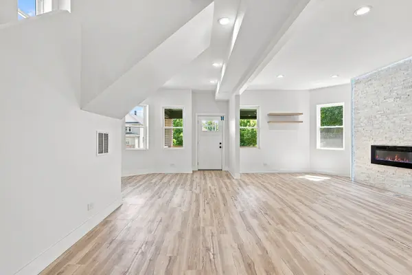 638 N Lotus AVE, Chicago, IL 60644