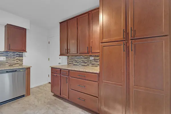 900 S Plum Grove RD #216, Palatine, IL 60067