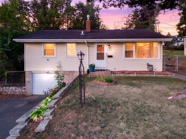 1523 Old Hudson RD, Saint Paul, MN 55106