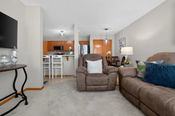 15955 Finch LN, Apple Valley, MN 55124