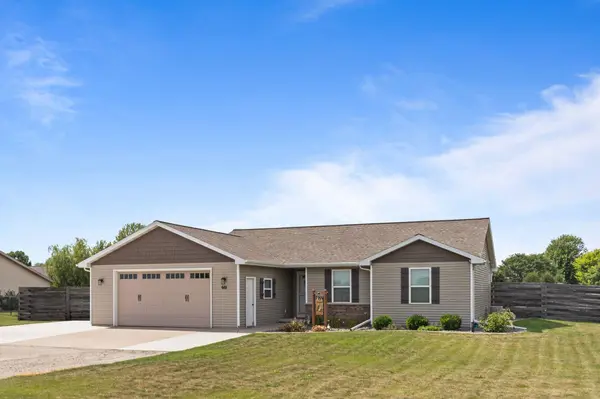 601 DEBRUIN RD, Combined Locks, WI 54113