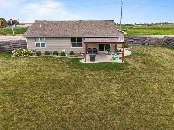 601 DEBRUIN RD, Combined Locks, WI 54113