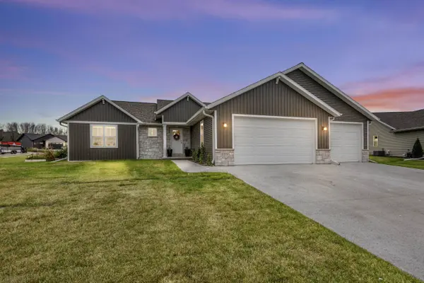 1777 LOYAL DR, Neenah, WI 54956