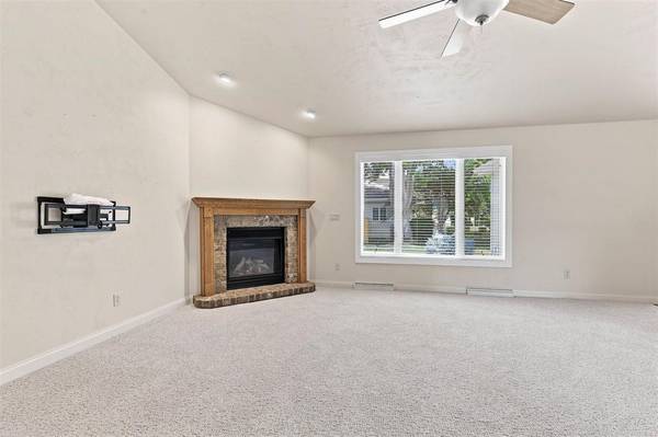 89 PENBROOK CIR, Appleton, WI 54914