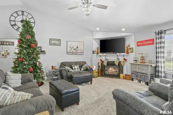 513 BAYBERRY LN, Athens, IL 62613
