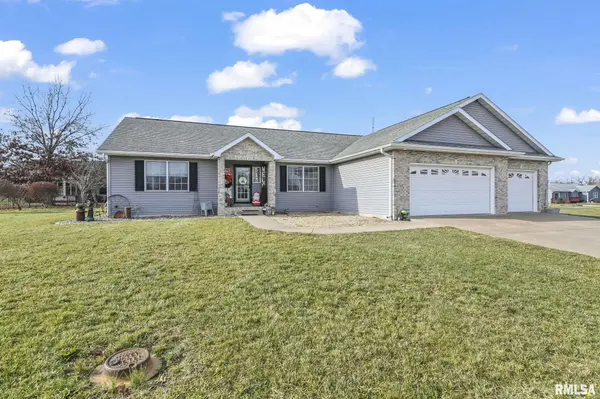 513 BAYBERRY LN, Athens, IL 62613