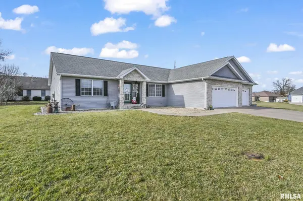 513 BAYBERRY LN, Athens, IL 62613