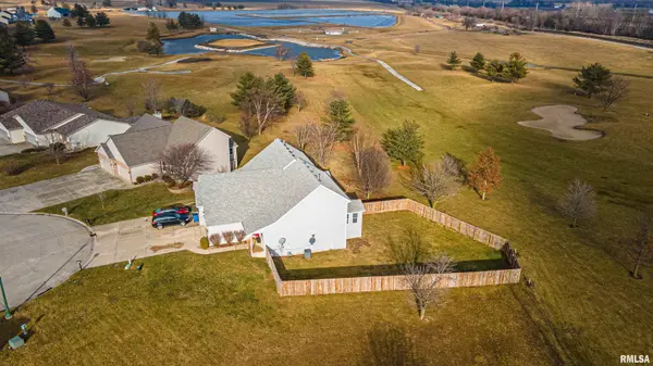 107B E Lake Court, Atlanta, IL 61723