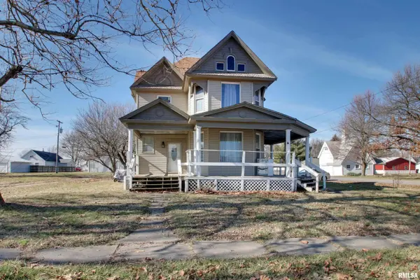 201 S Worrell ST, Bowen, IL 62316
