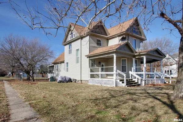 201 S Worrell ST, Bowen, IL 62316