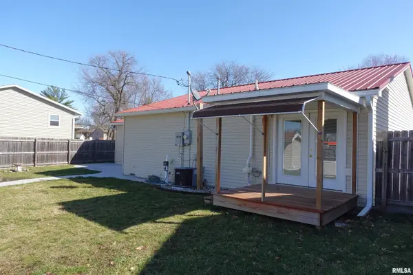 1696 MONROE ST, Galesburg, IL 61401