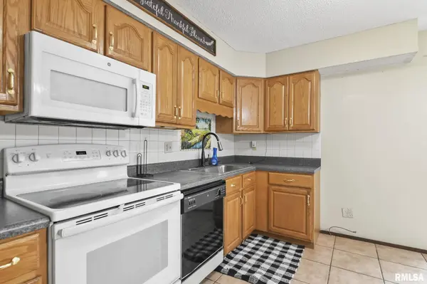 2913 E Griffiths AVE, Springfield, IL 62702