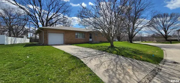 1672 BLUEBIRD DR, Galesburg, IL 61401