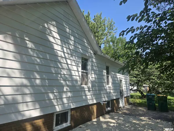 59 W 4TH ST, Galesburg, IL 61401
