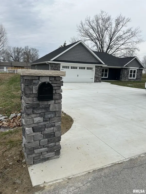 1724 HERITAGE CT, Carterville, IL 62918
