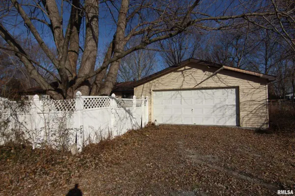 1401 S THOMAS ST, Carterville, IL 62918
