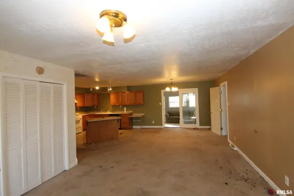 1401 S THOMAS ST, Carterville, IL 62918