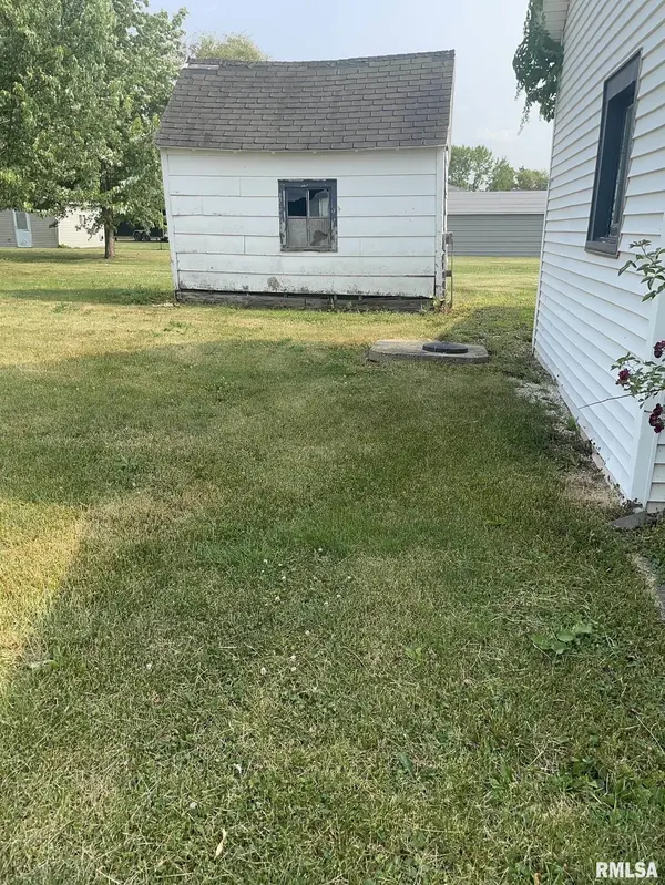 505 S JACKSON ST, Blandinsville, IL 61420