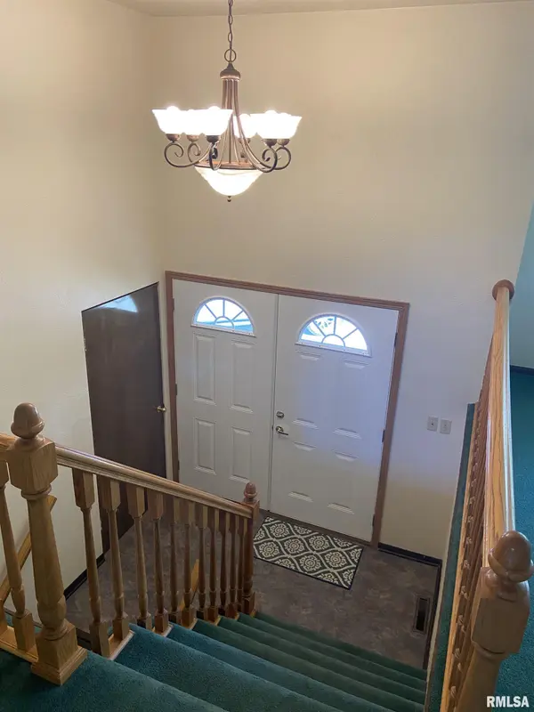 115 W CYPRESS RD, Canton, IL 61520