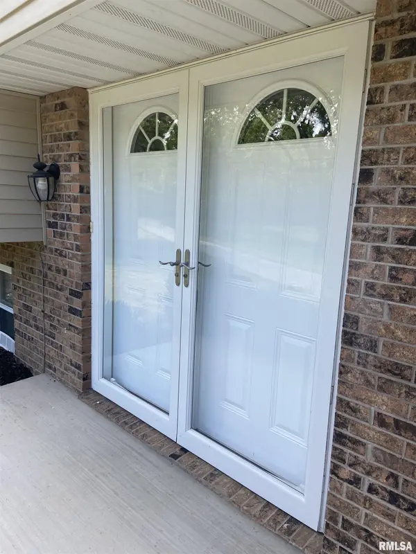 115 W CYPRESS RD, Canton, IL 61520