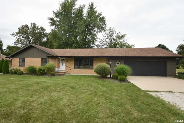 818 N MAIN ST, Eureka, IL 61530