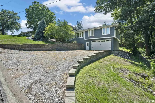 303 N SUNSET DR, Manito, IL 61546
