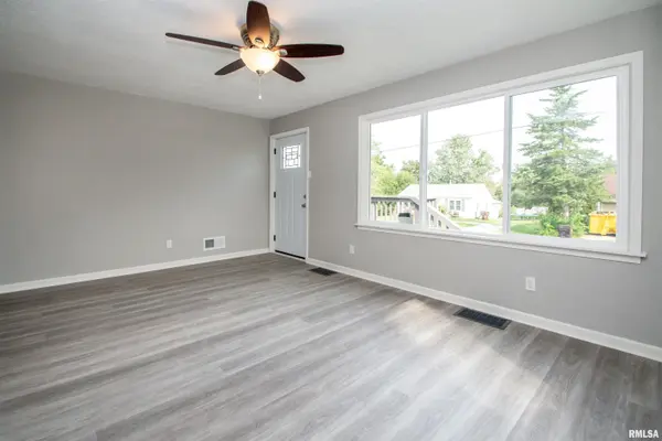 652 DEMPSEY ST, Creve Coeur, IL 61610