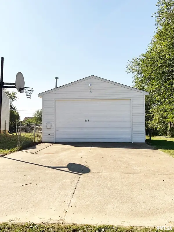 652 DEMPSEY ST, Creve Coeur, IL 61610
