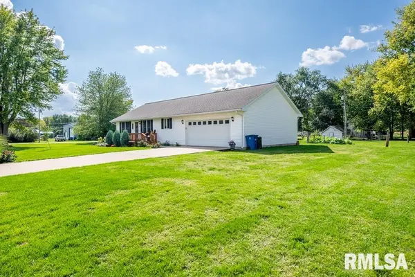 1004 N MAIN AVE, Wyoming, IL 61491