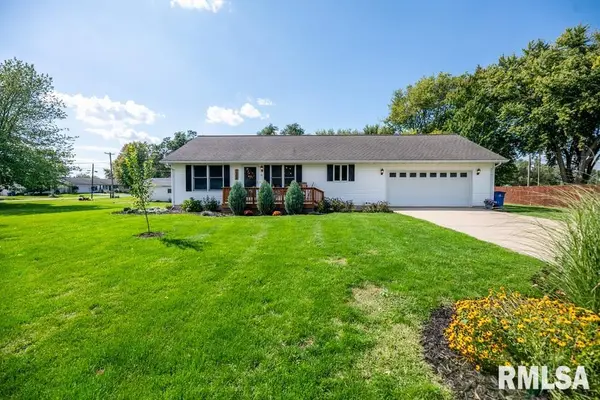 1004 N MAIN AVE, Wyoming, IL 61491