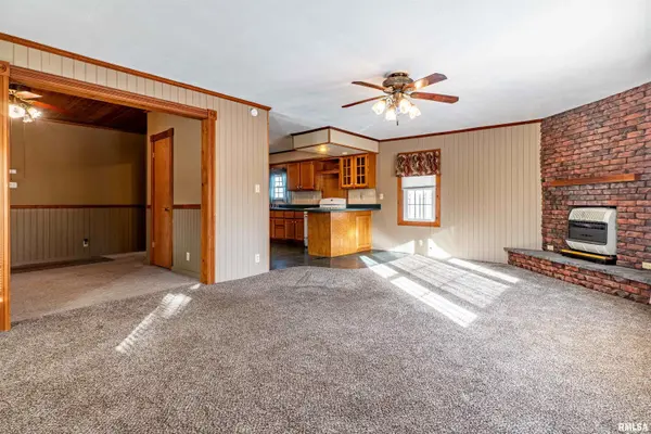 706 E JACKSON ST, Cuba, IL 61427