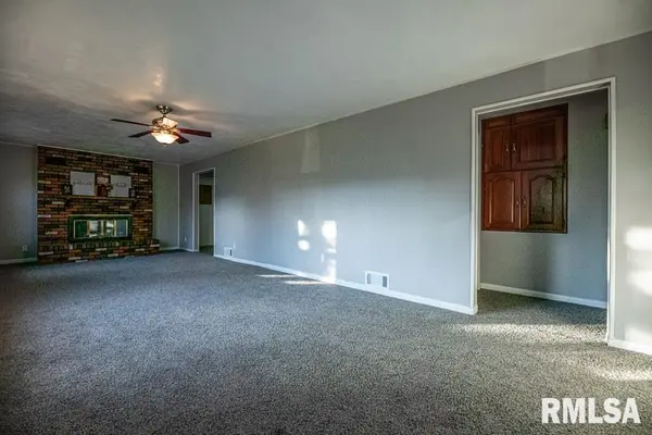 657 DEMPSEY ST, Creve Coeur, IL 61610