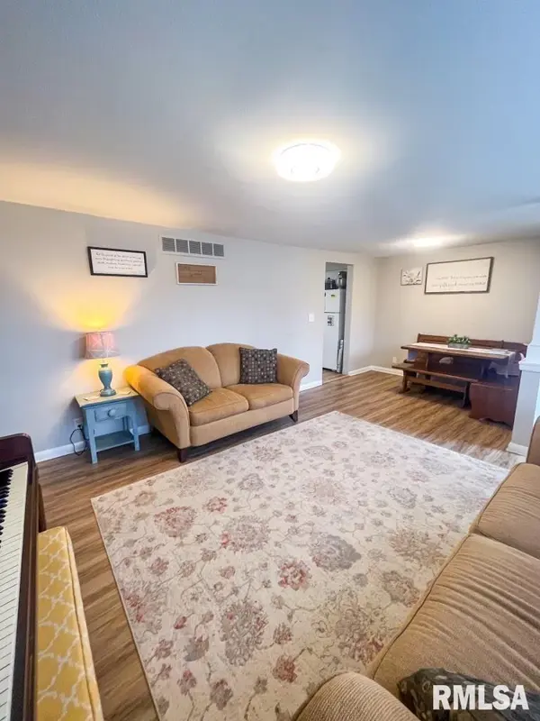 211 Jo AVE, Germantown Hills, IL 61548
