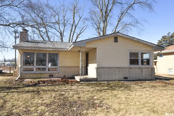 220 Campus View DR, Lincoln, IL 62656