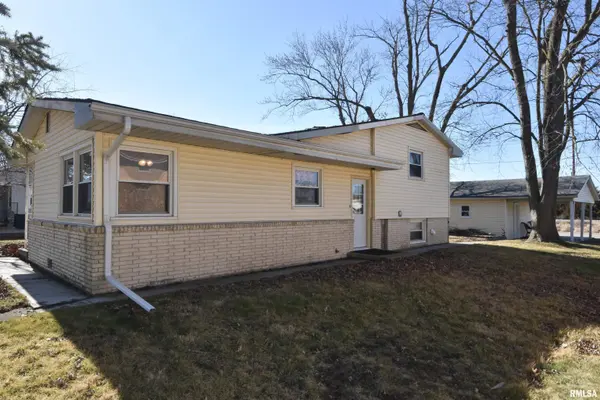 220 Campus View DR, Lincoln, IL 62656