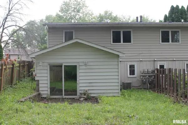 8319 W 10TH ST, Rock Island, IL 61201