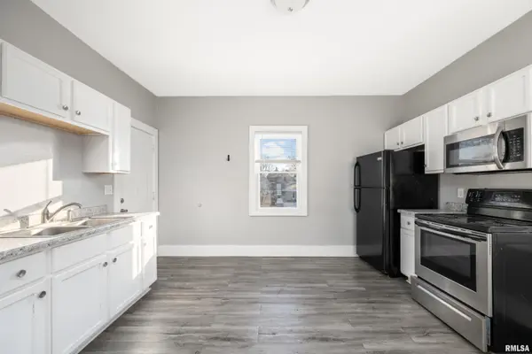 1451 W 4TH ST, Davenport, IA 52802