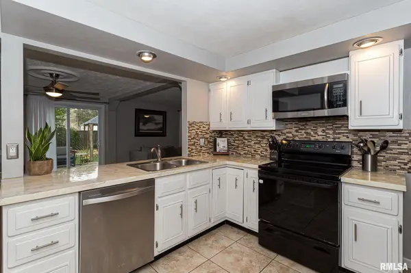 1615 20TH ST, Bettendorf, IA 52722
