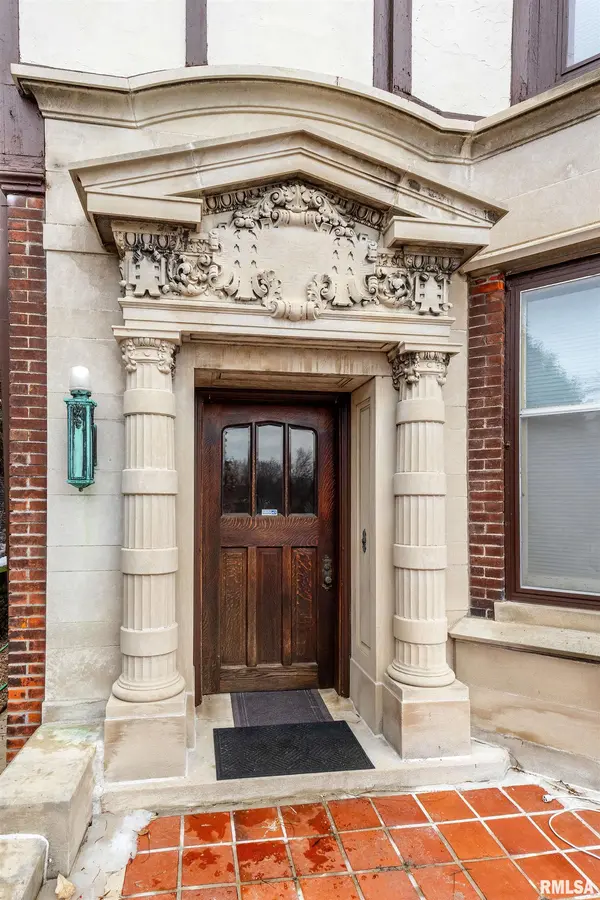 935 MISSISSIPPI AVE, Davenport, IA 52803