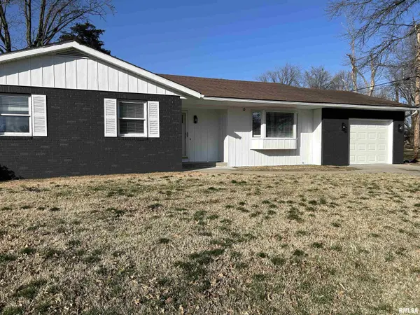 100 E SOUTH ST, Duquoin, IL 62832