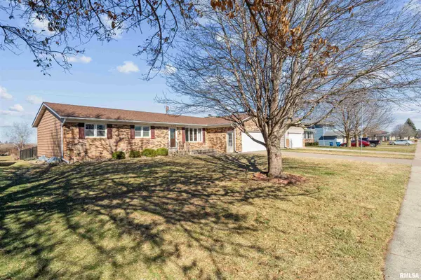 346 W PARK VIEW DR, Walcott, IA 52773