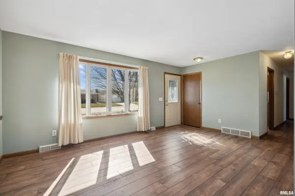 346 W PARK VIEW DR, Walcott, IA 52773
