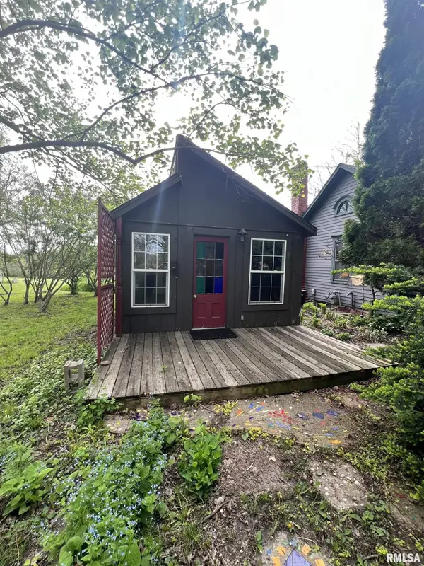 409 N Erickson ST, Bishop Hill, IL 61419