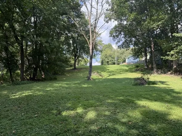 305 S Riverside Dr, Mcminnville, TN 37110