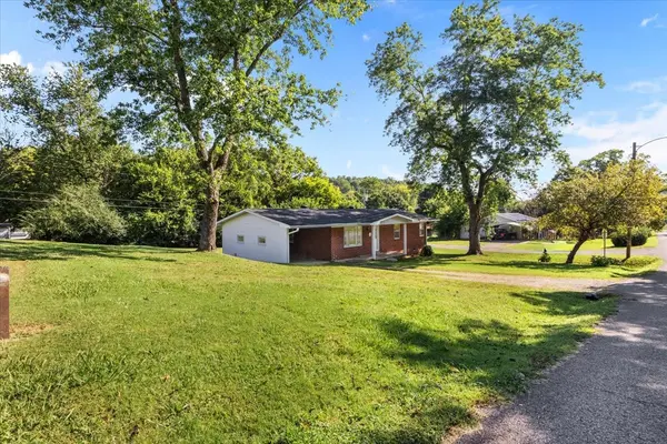 220 Roby Dr, Erin, TN 37061