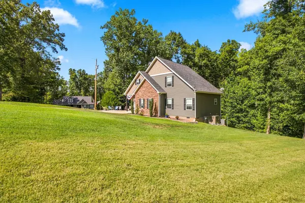 544 Aubrey Ln, Burns, TN 37029
