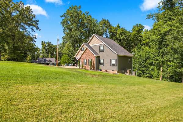 544 Aubrey Ln, Burns, TN 37029
