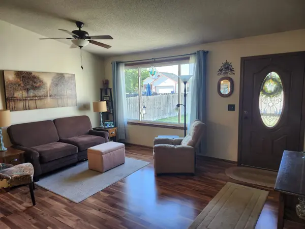909 E 52nd St S, Wichita, KS 67216