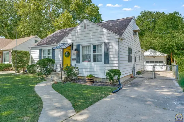 300 SW Hillside DR, Topeka, KS 66611