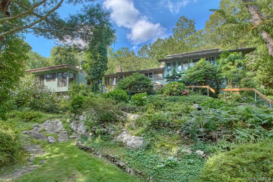 35 Saxon Woods RD, White Plains, NY 10605